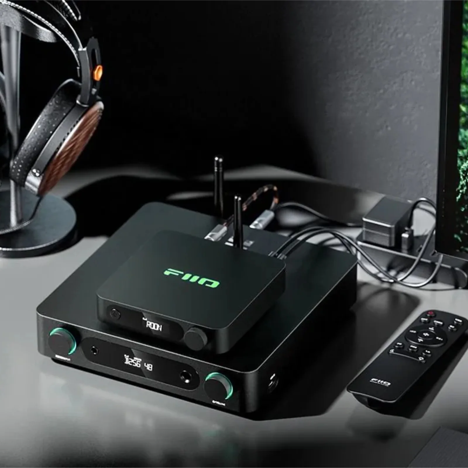 Fiio K13 R2R Compact Desktop DAC and Headphone Amplifier Bluetooth Hi-Res Black - Image 5