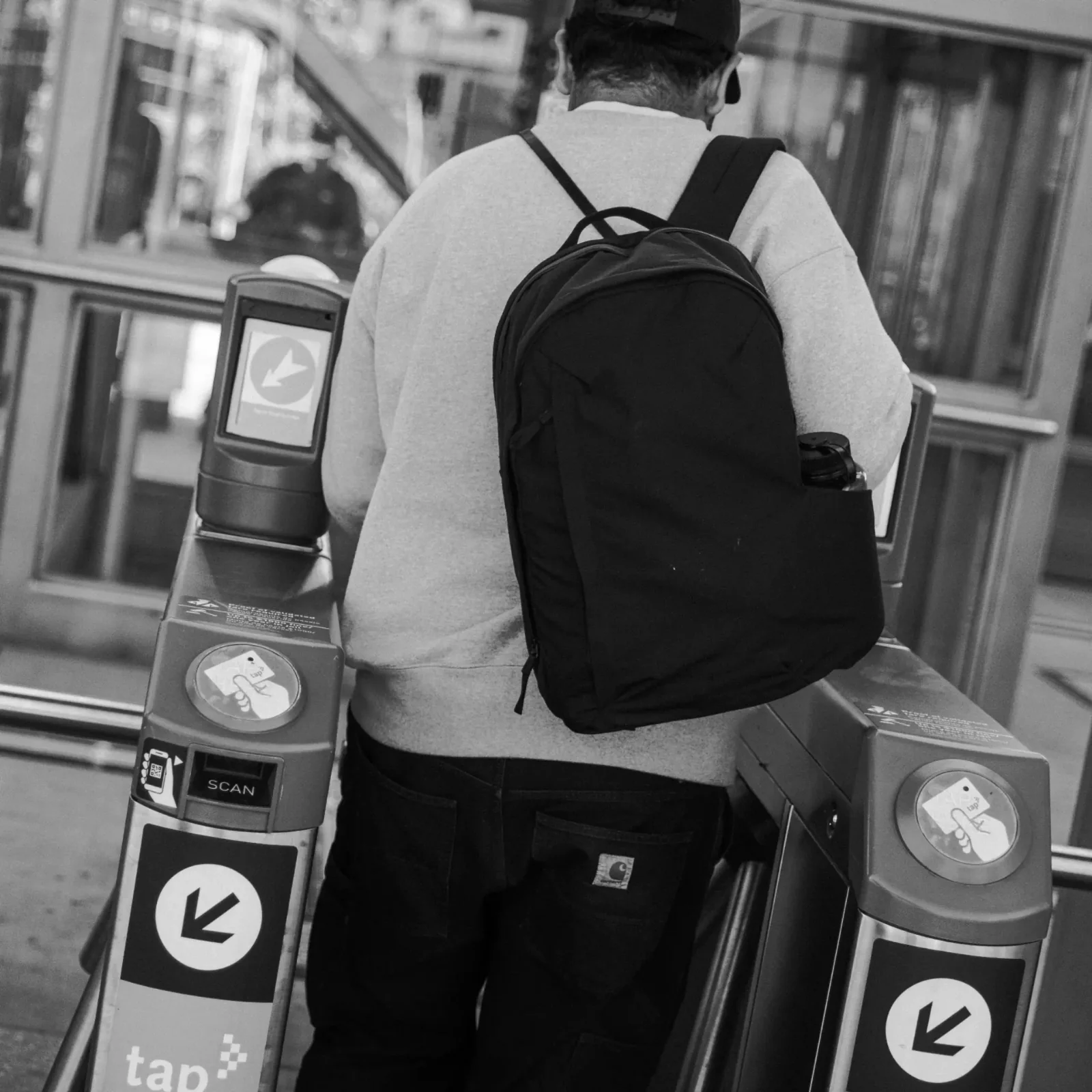 Moment Everything Backpack 17L Daypack Black Work Travel Tech Organiser Bag - Image 10