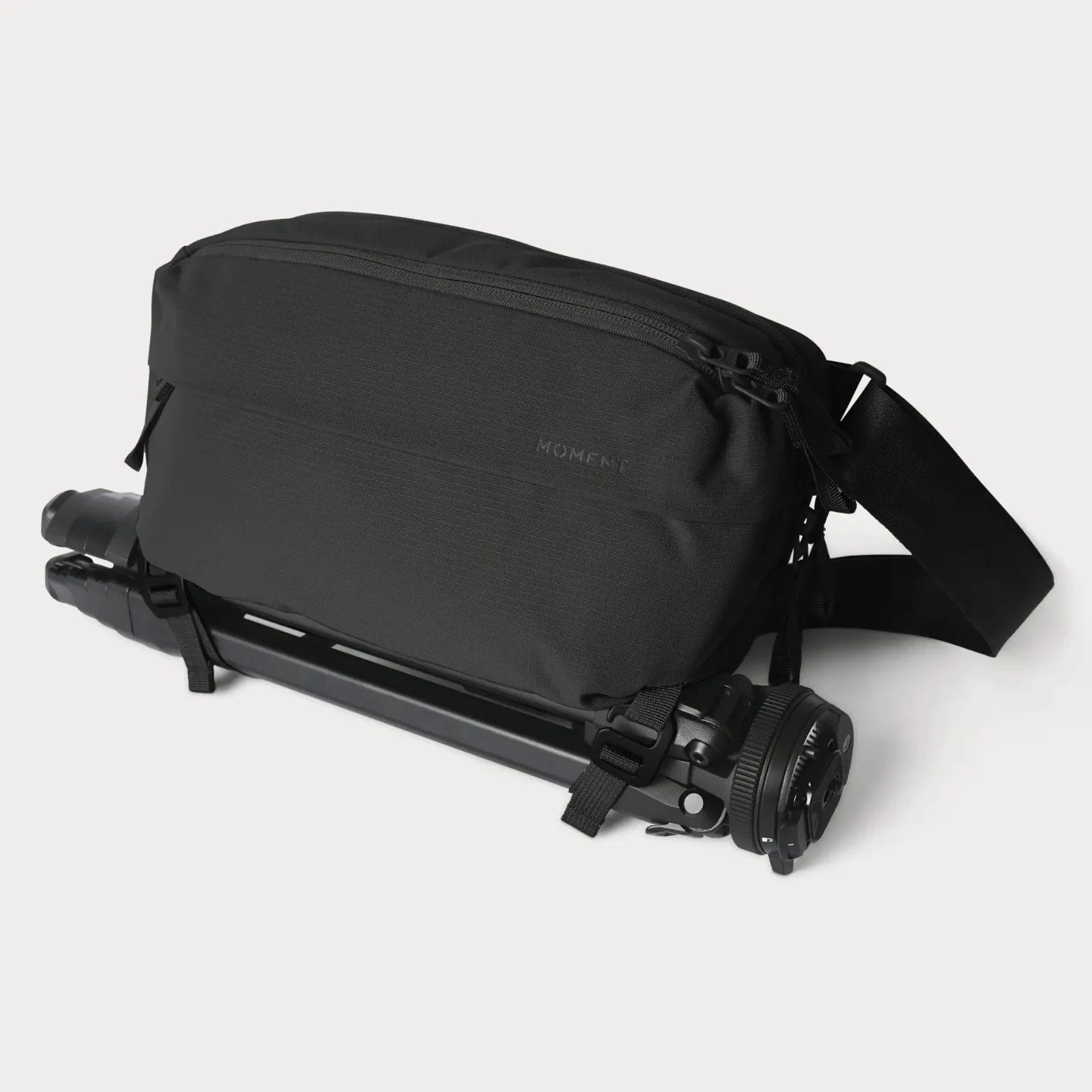Moment Everything Sling 4L Black Travel Tech Organiser Everyday Carry Bag - Image 3