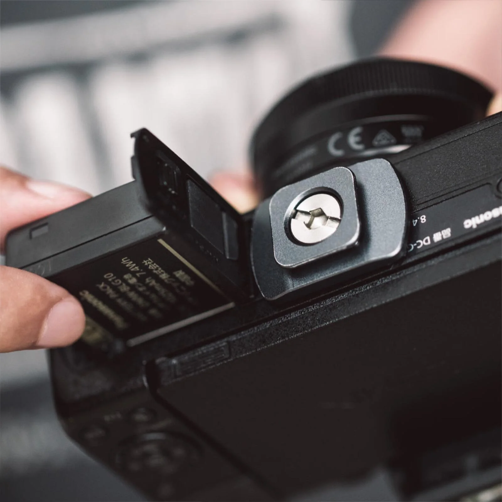PGYTECH Damping Head Quick Release Plate Snaplock Nano Compact Camera Adaptor - Image 5