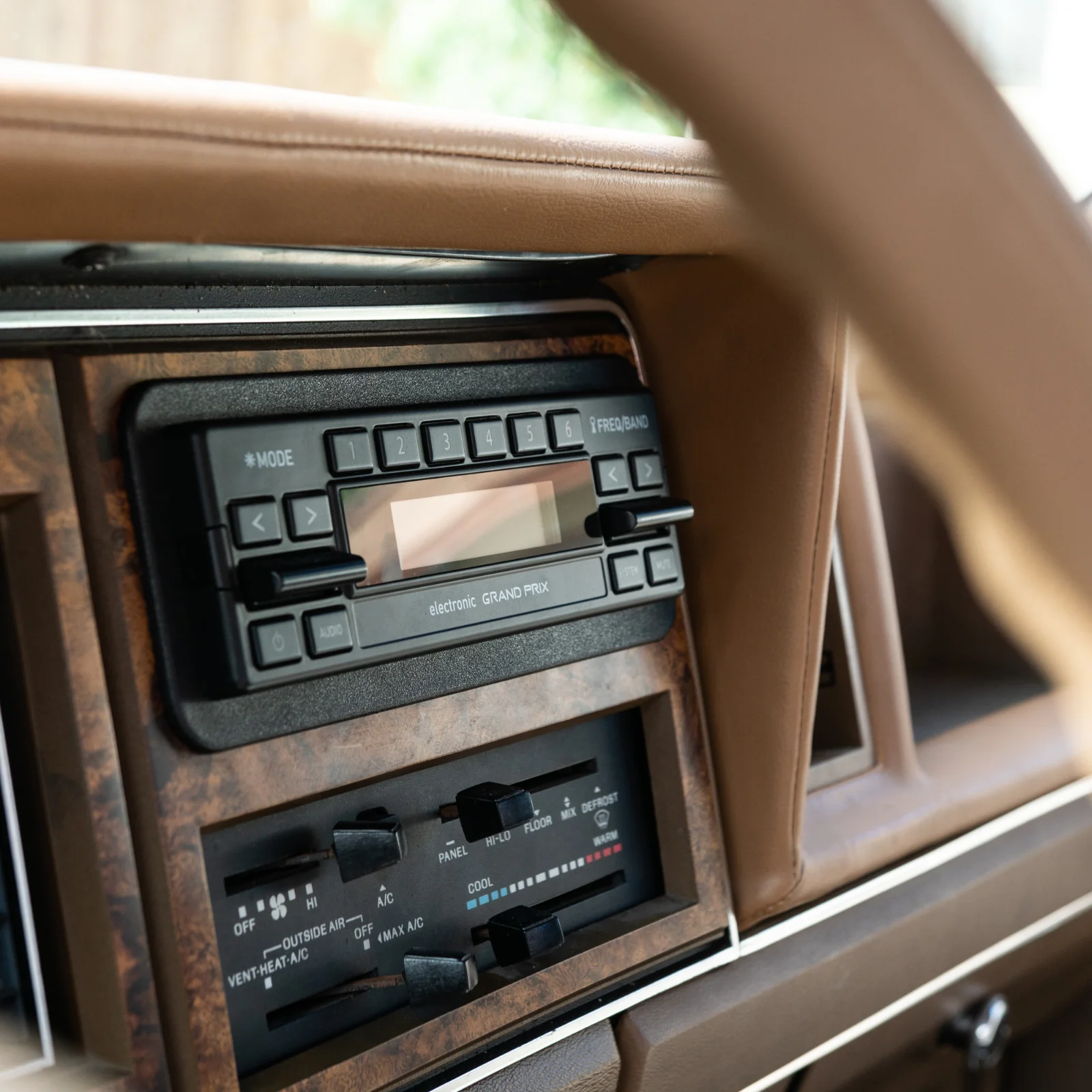 RetroSound Grand Prix Motor 4 DAB FM Radio Bluetooth 1980's Classic Car Stereo - Image 4